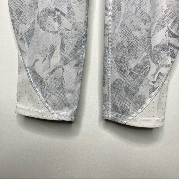 Lululemon breezy dot cropped leggings gray white size 6 - Picture 3 of 9